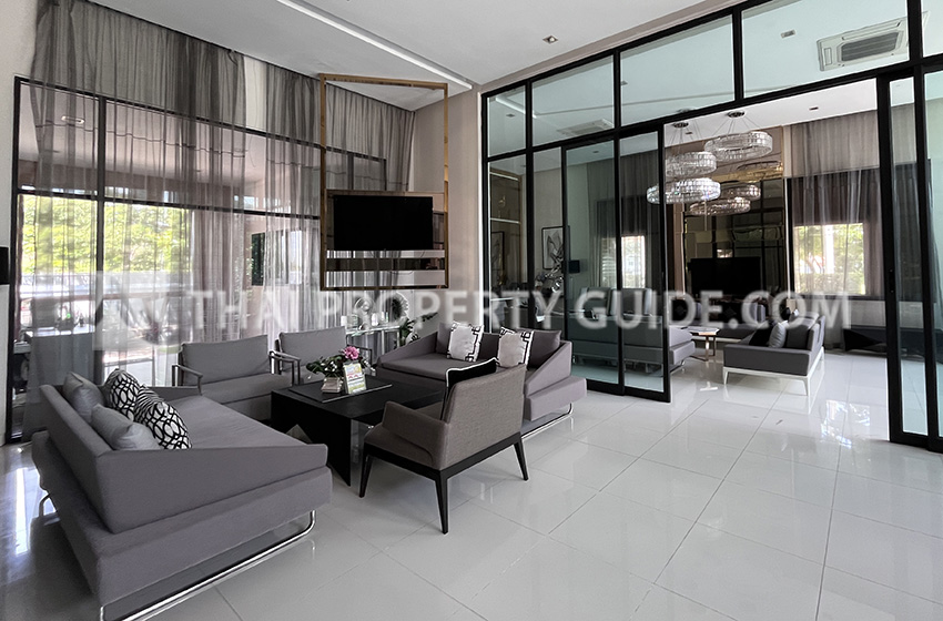 House with Shared Pool in Bangnatrad 